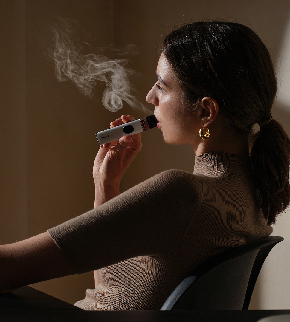 Young adult vaping with VAPORESSO XROS 5 – best refillable salt nic vape with leak-proof tank for casual MTL use.